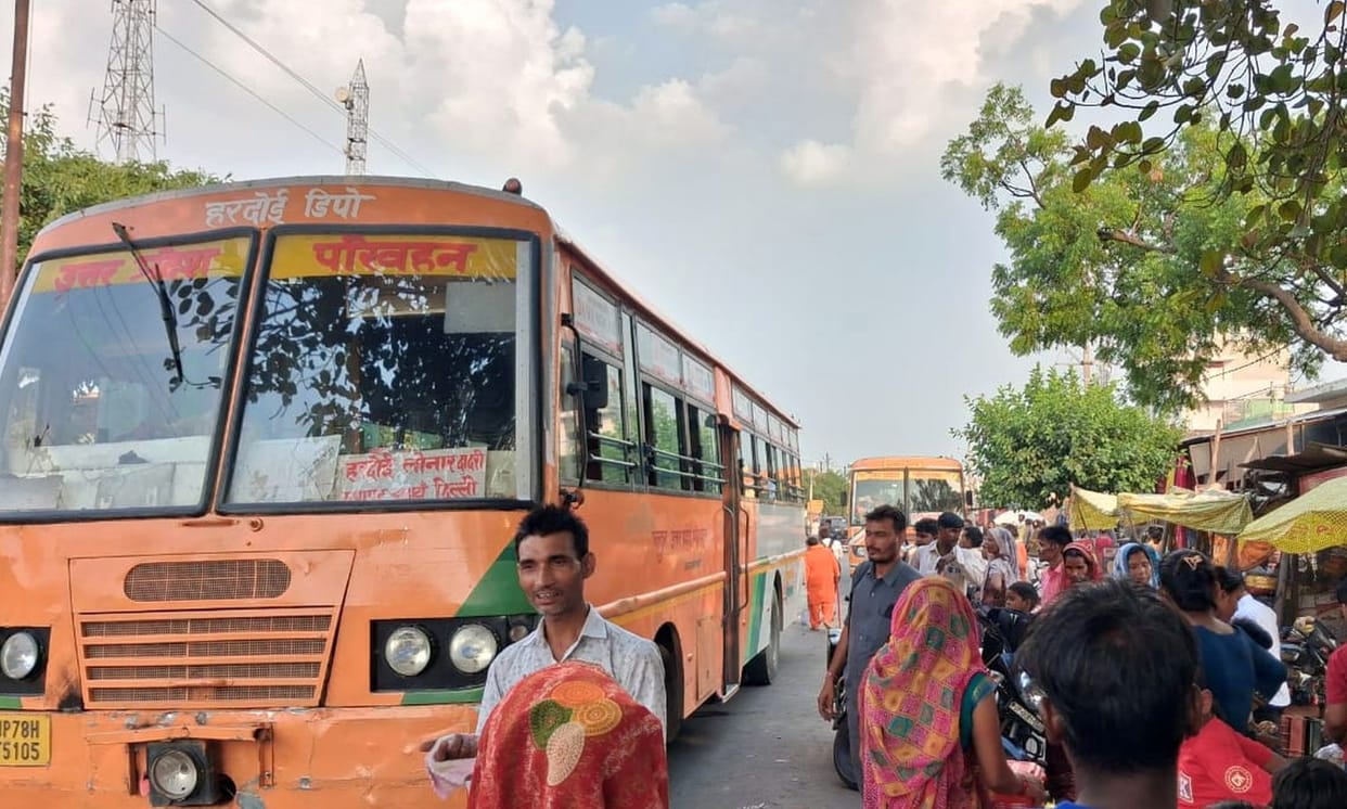 The road in Savayajpur has turned into a makeshift bus depot while awaiting a proper bus station.
