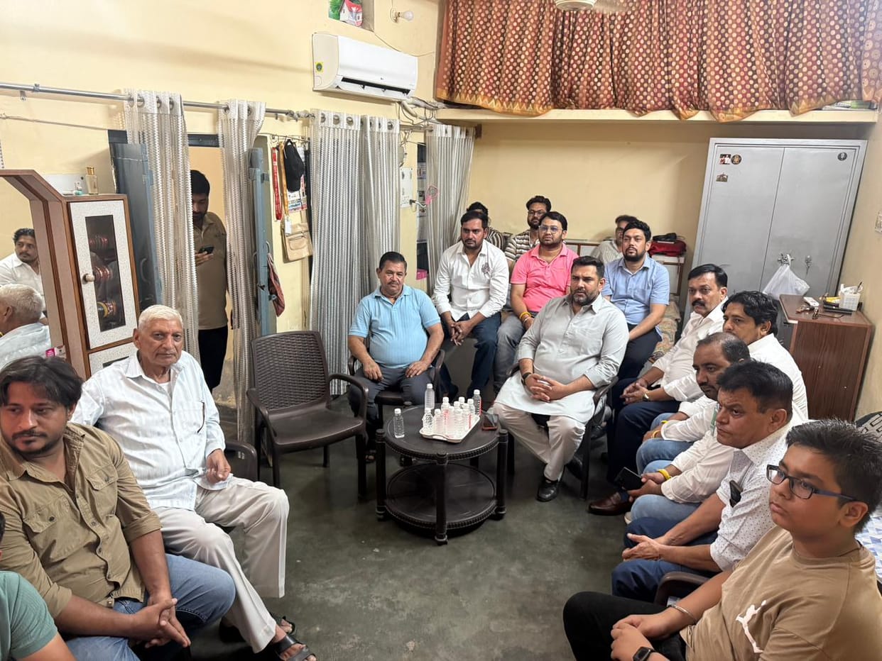 The MLA administered a pledge to the party workers to make the city plastic-free.
