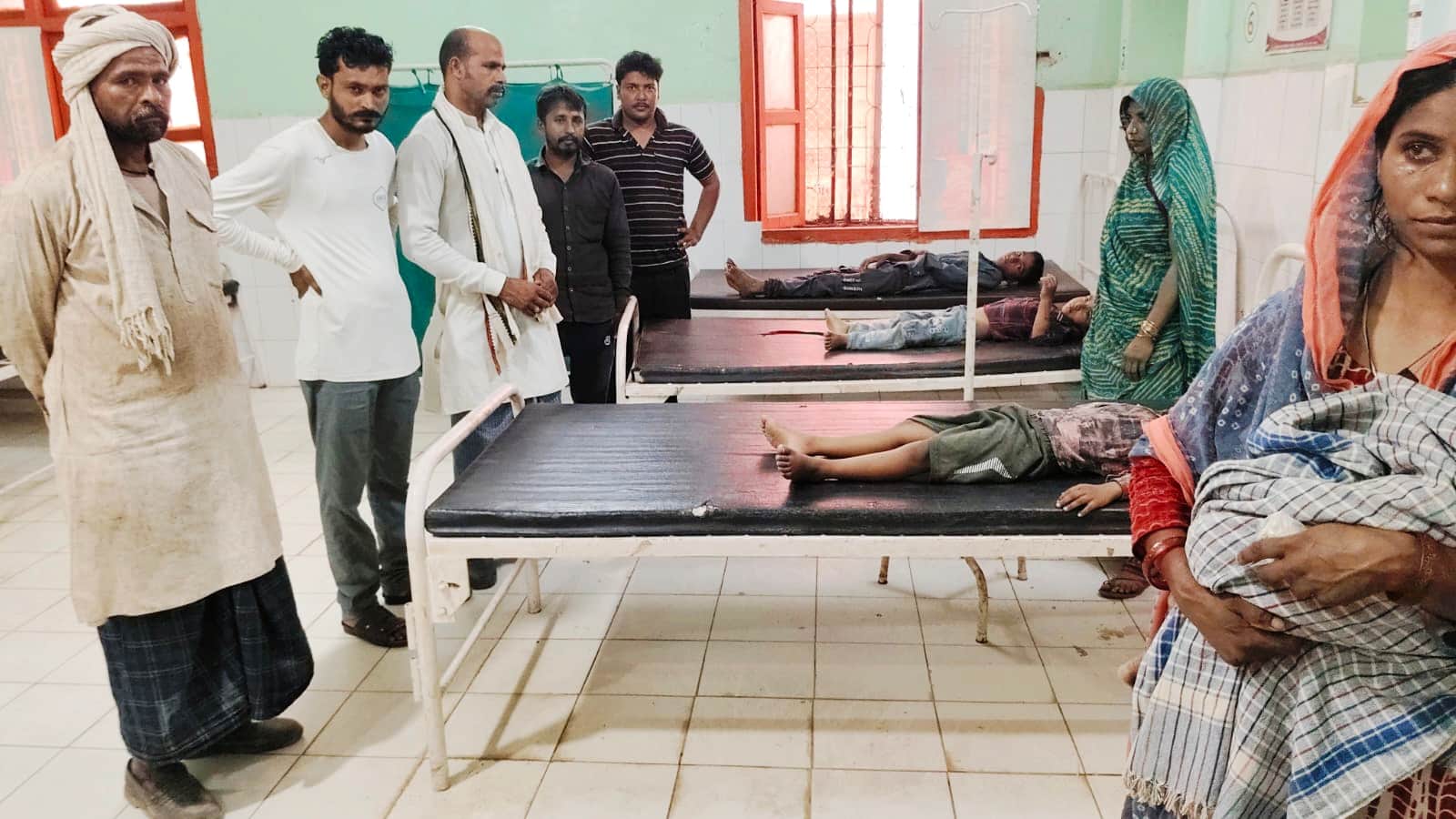 घोरावल सीएचसी में भर्ती बच्चें। संवाद