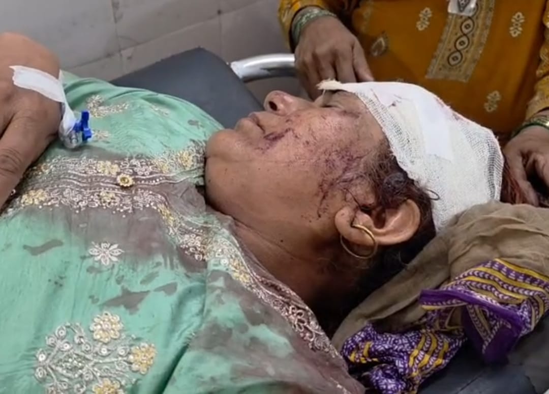 Attack on the mother and younger brother of a youth detained at the police station.