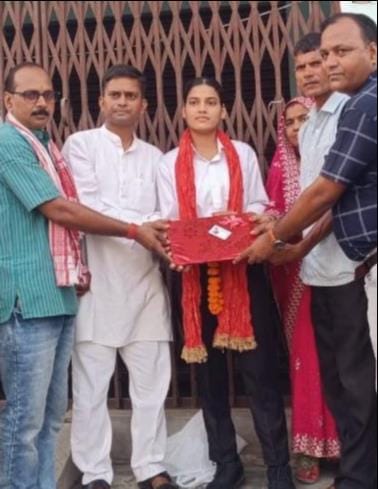 Priyanka felicitated on her selection as a Navy Agniveer