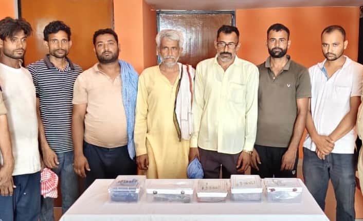 जसपुरा पुलिस की गिरफ्त में बिजनौर के ठग। स्रोत- पुलिस।
