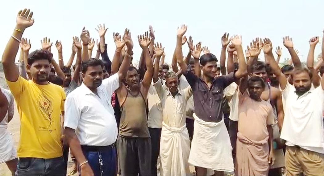 Garbage-laden vehicles stopped before reaching the MRF center; heated exchange with villagers.