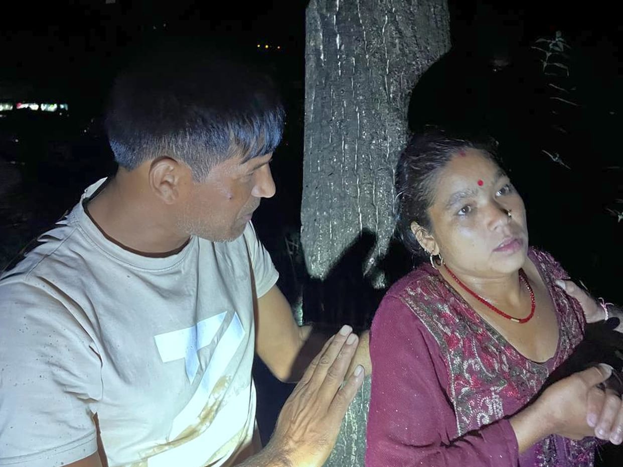 A woman's life hung in the balance for 30 minutes, trapped in the river in the darkness of night.