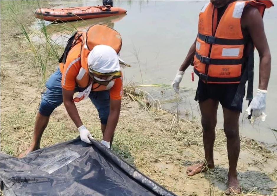 Bodies of real sisters found six kilometers away after three days.