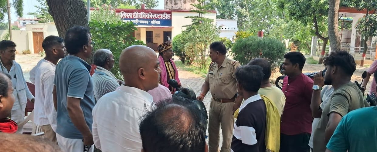 Wedding guests from the groom's and bride's sides clash over bursting firecrackers; groom's brother suffers head injury.