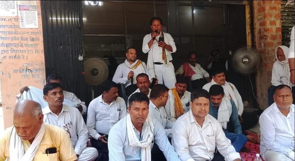Advocates staged a protest against e-registry.