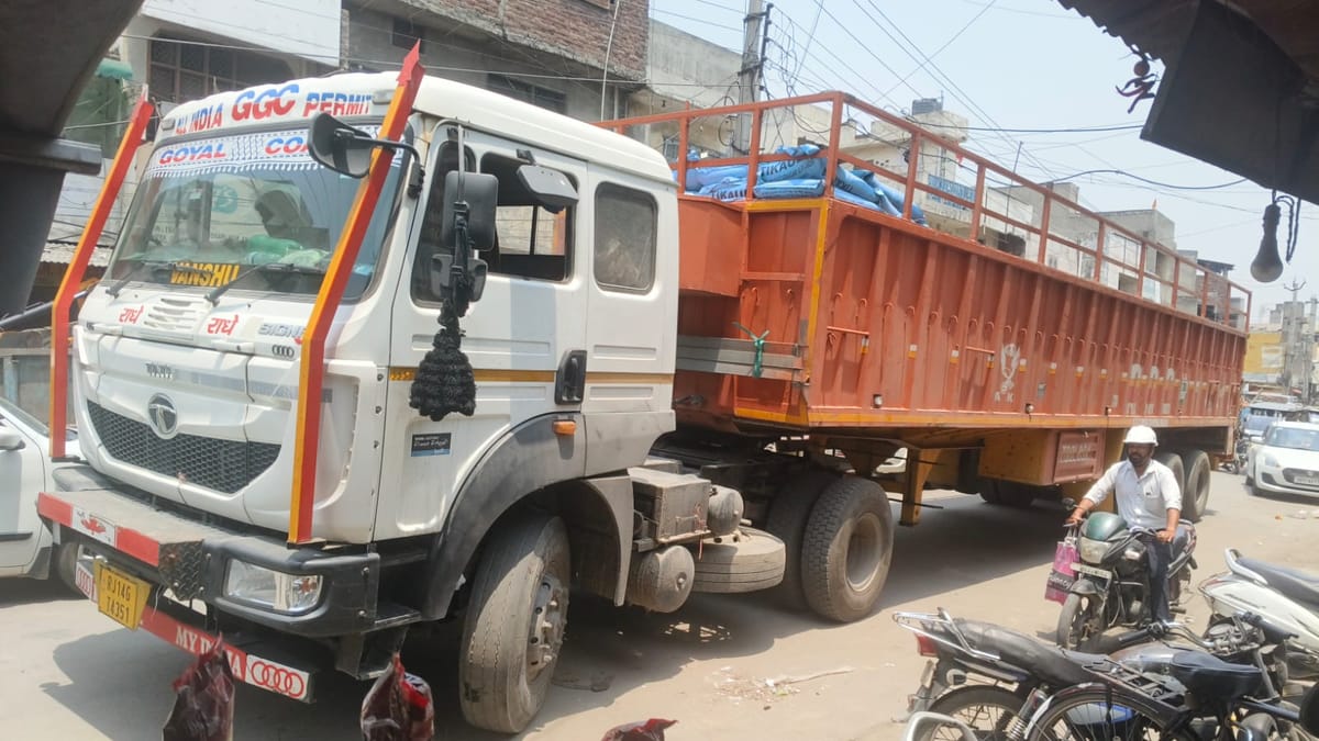 Yamuna Nagar News: पुराने सहारनपुर रोड पर ट्रकों की आवाजाही से कारोबार प्रभावित