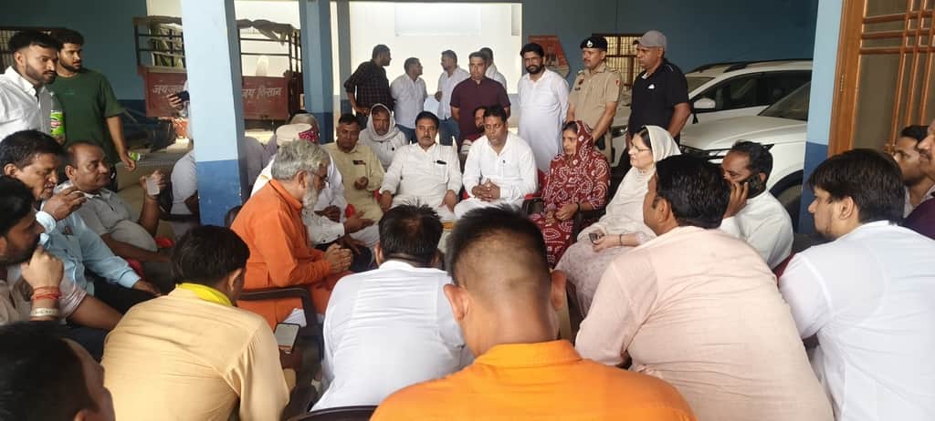 Listened to the Prime Minister's 'Mann Ki Baat' program in Rajaund.