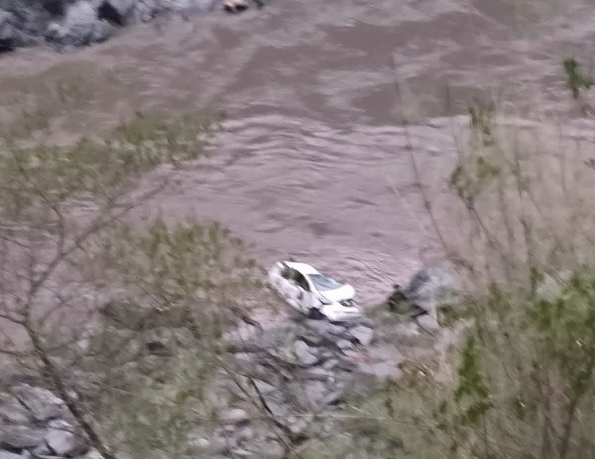 Car falls into Sutlej River near Wazir Bawdi