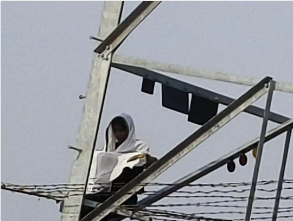 Teenage girl climbed 150 feet up a tower, came down as the sun became hotter