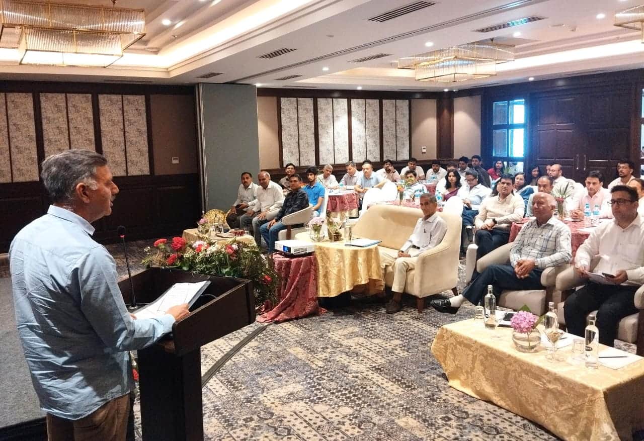 धर्मशाला में संगोष्ठी को संबोधित करते मंत्री राजेश धर्माणी। -स्रोत : विभाग