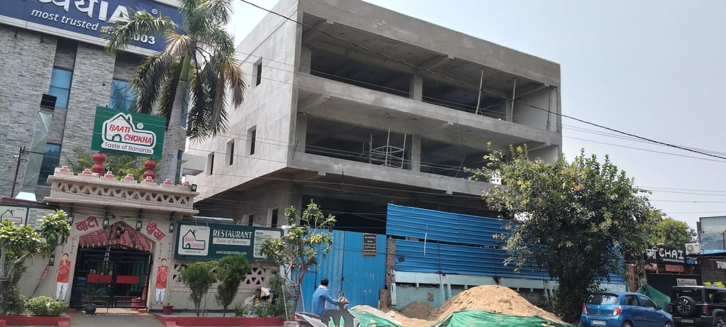 Several more buildings similar to the one that caught fire are being constructed in Aliganj.
