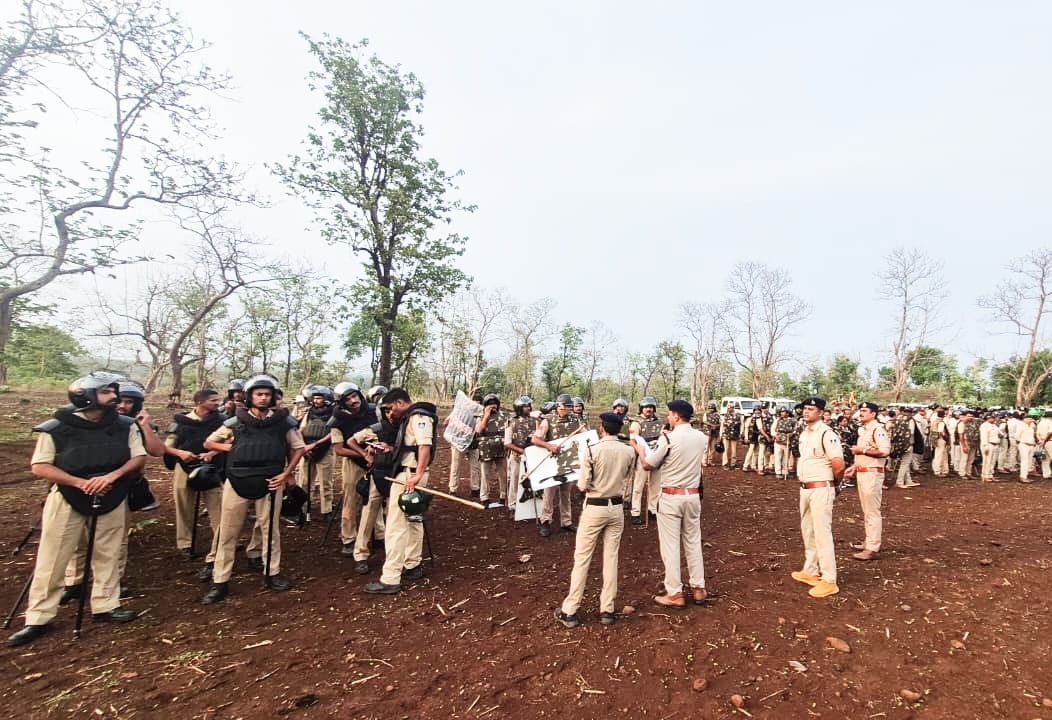 अतिक्रमण हटाने की मेगा कार्रवाई में 105 हेक्टेयर वन भूमि को कराया गया मुक्त