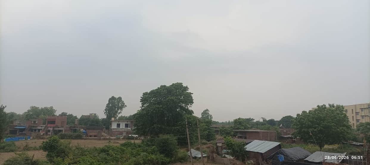The rain clouds passed by without shedding a drop; farmers are disheartened.