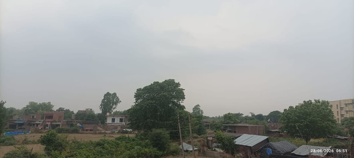 The rain clouds passed by without shedding a drop; farmers are disheartened.