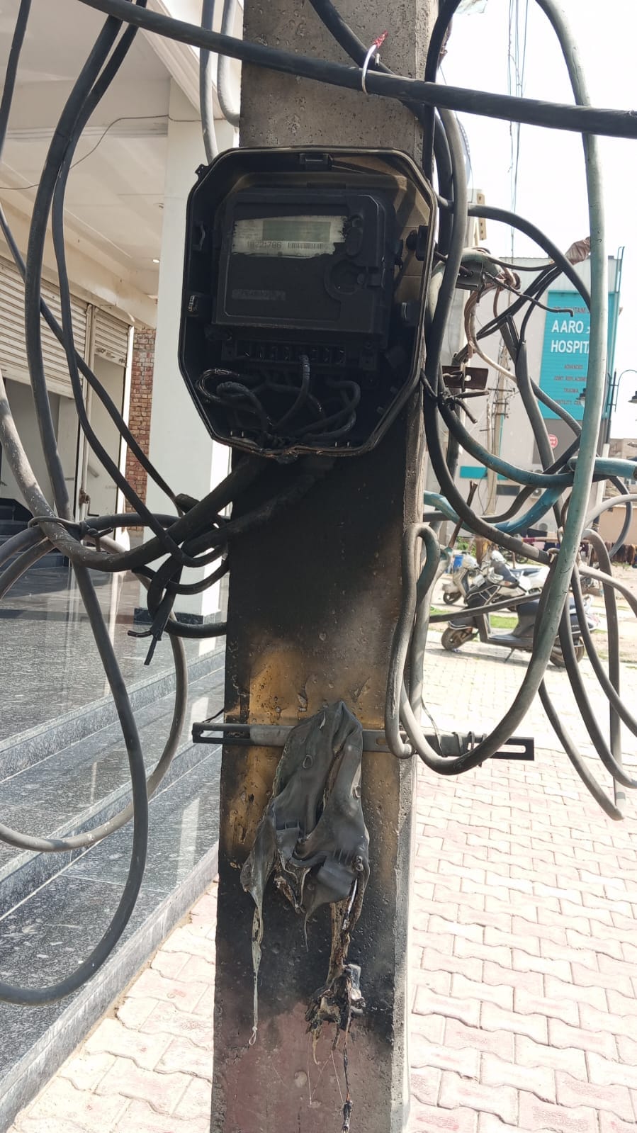 104 faults in a single night; road blockade in Bhiwani Rohilla-Ghiray over power shortage.