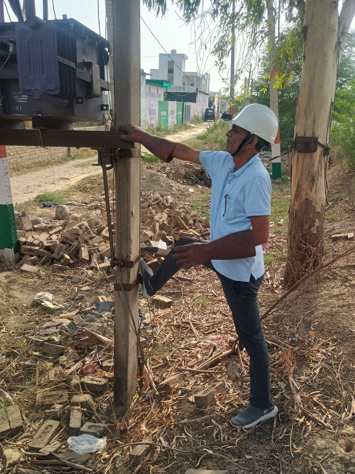 Power Crisis: Demand crosses 1.58 crore units; 456 complaints received.