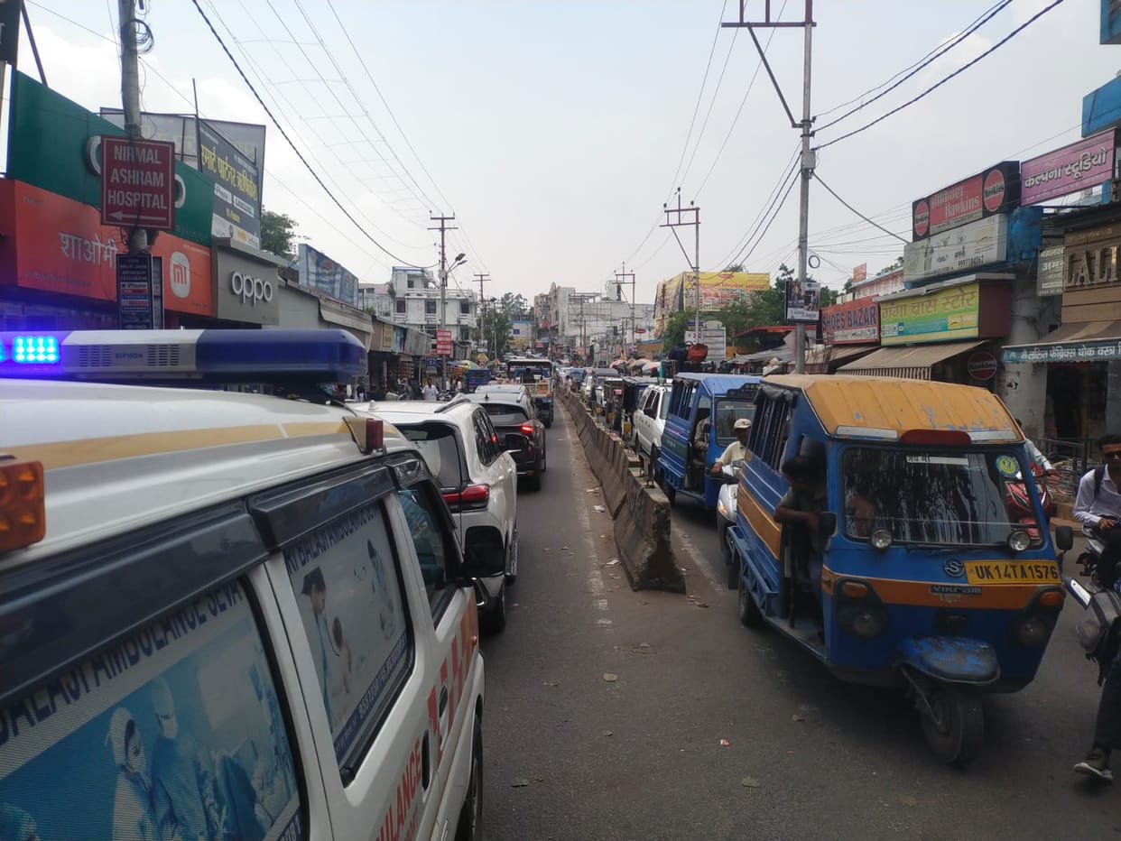 Tourists returning to Delhi increase pressure on the highway