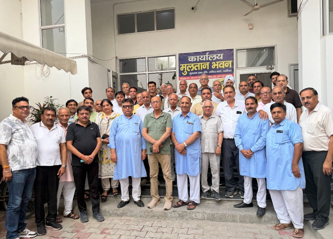बैठक में मौजूद मुल्तान सावन ज्योत सभा के सदस्य। समिति