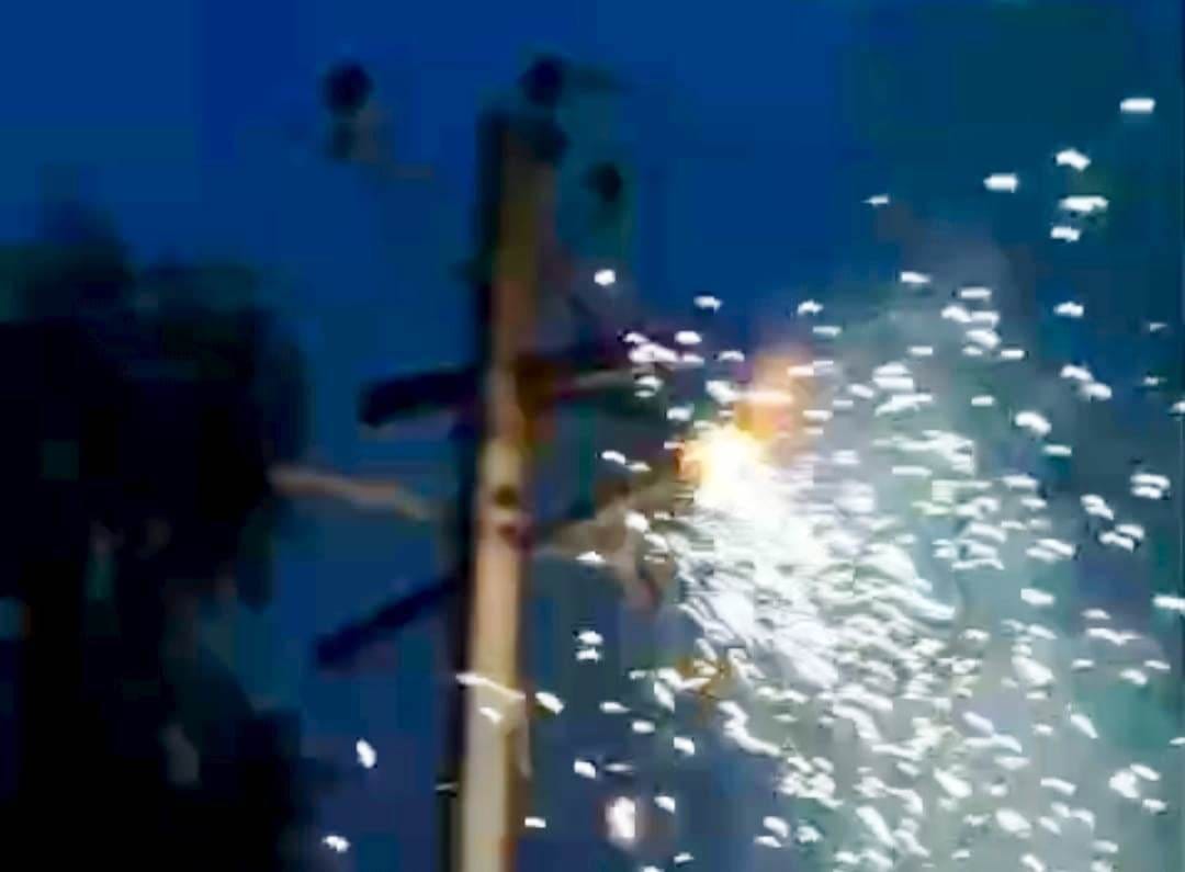 Electrical short circuit in Kaseri village: sparks rained down like fireworks, causing a stampede among villagers.