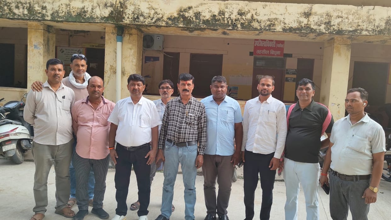 'Pen-down' strike begins in protest against e-registry.