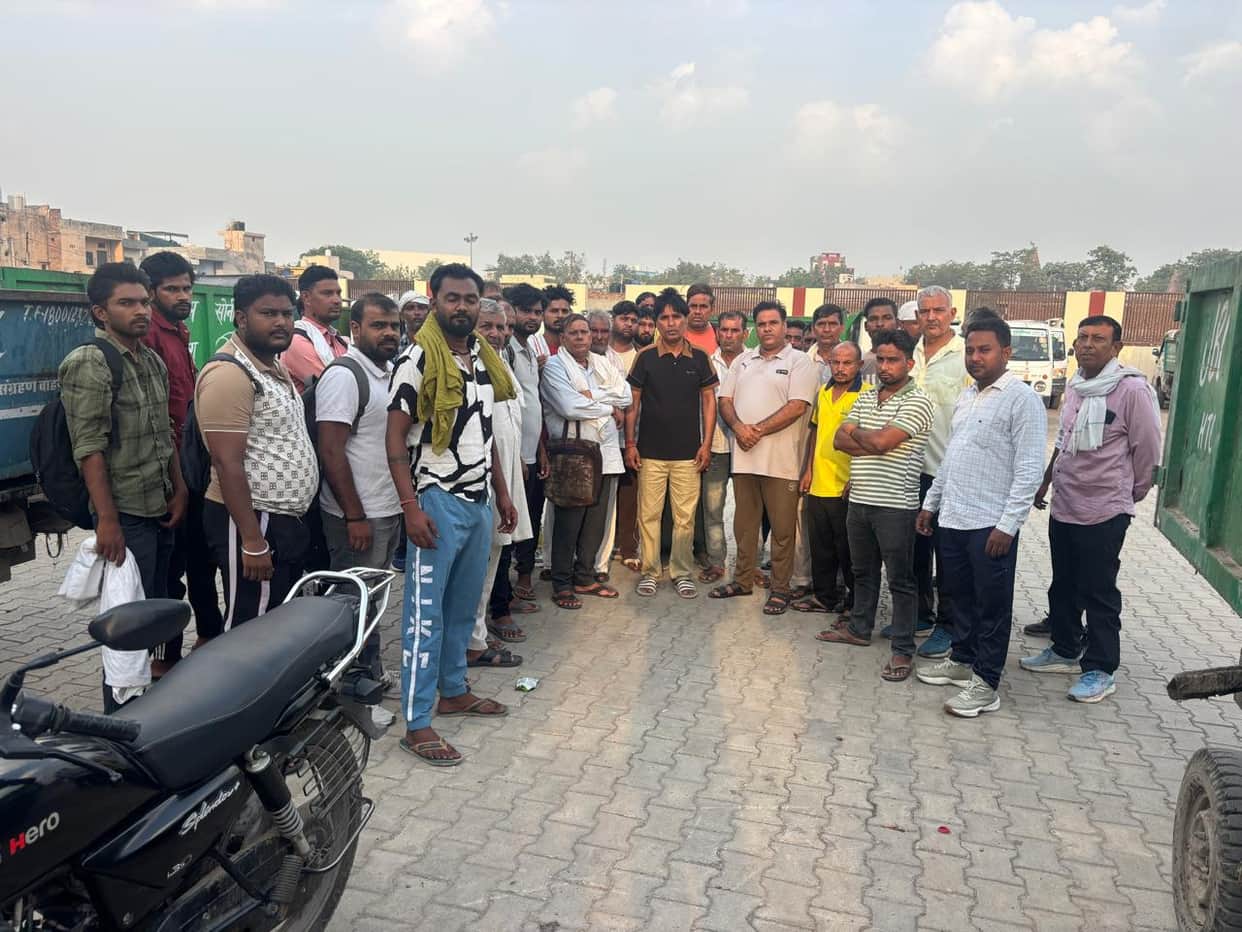 Councilors inspected garbage collection vehicles and demanded improvements to the sanitation system.