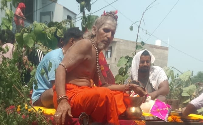 गांव मुदाफरा में निकली शोभायात्रा में मौजूद श्रद्धालु। स्रोत समिति