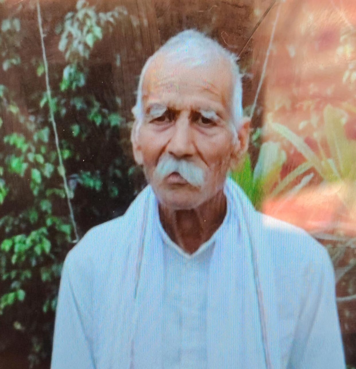 Elderly man sleeping outside his house dies under suspicious circumstances
