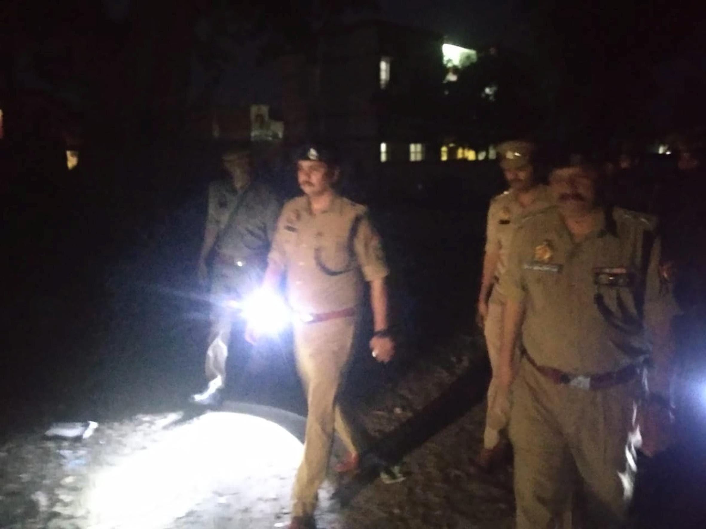 घटना की जानकारी के बाद मौके पर पहुंचे एसपी।