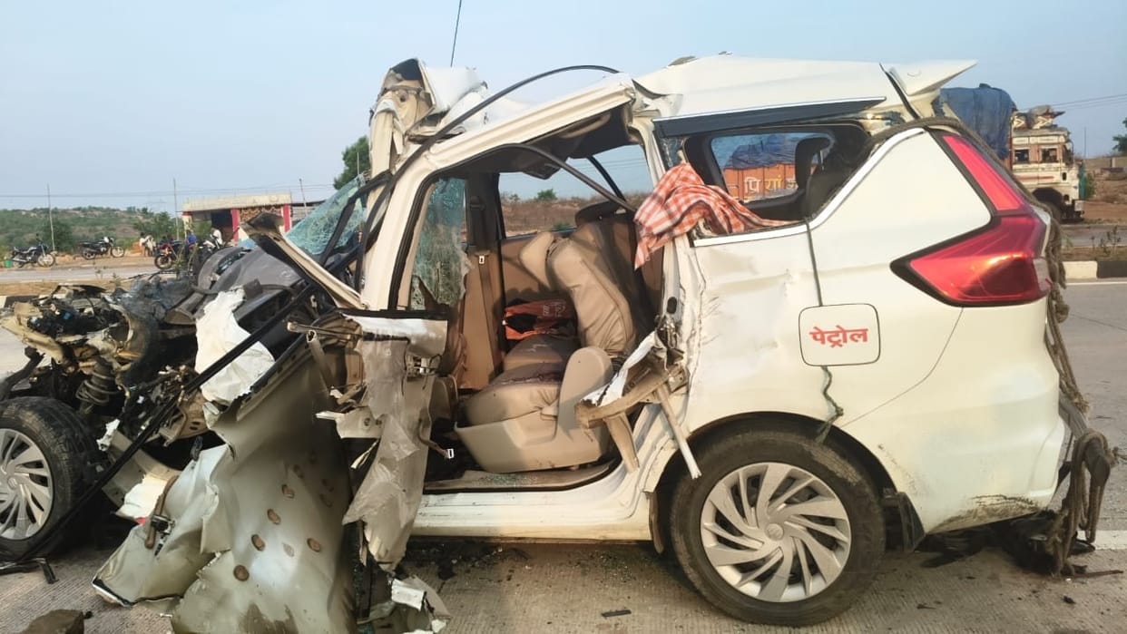 MP couple killed, two children survive, four injured as car collides with truck at 1:30 am