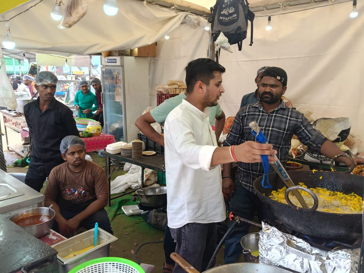 On the final day of the Maa Shulini Fair, the Food Safety Department had 35 liters of oil discarded.