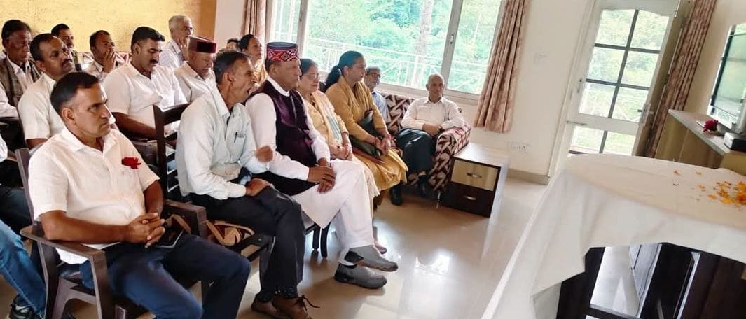 Shimla News: कंडाघाट में भाजपा कार्यकर्ताओं ने सुनी प्रधानमंत्री के मन की बात