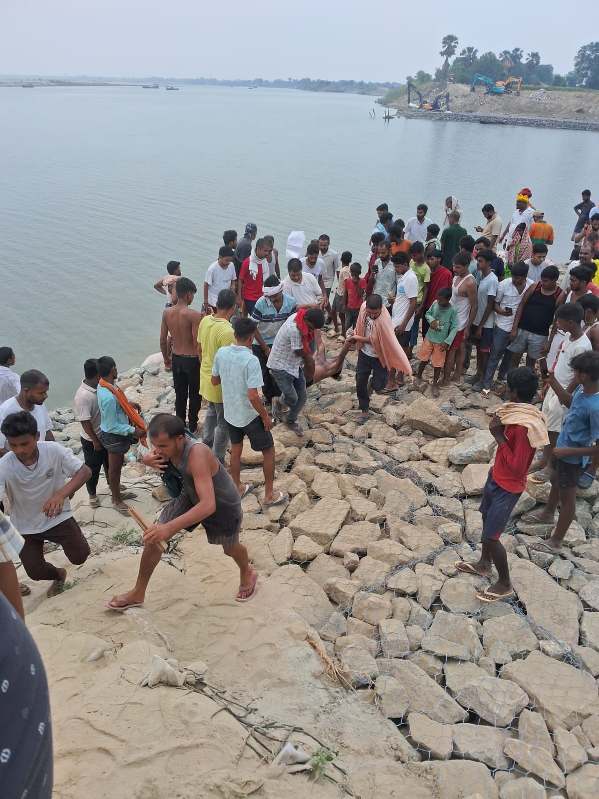 The body of an intermediate student who drowned while bathing in the Ganga River was recovered
