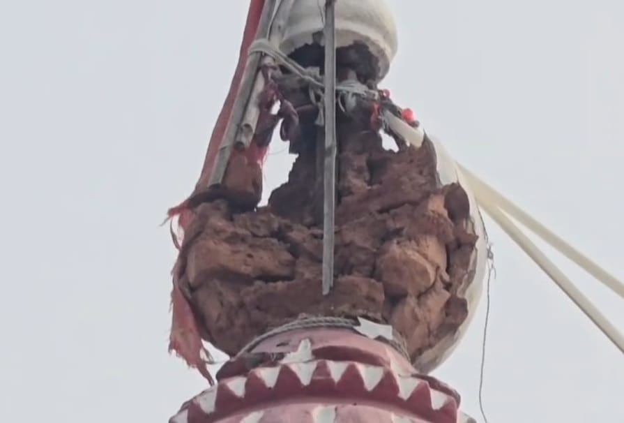 मंदिर का टूटा गुम्बद