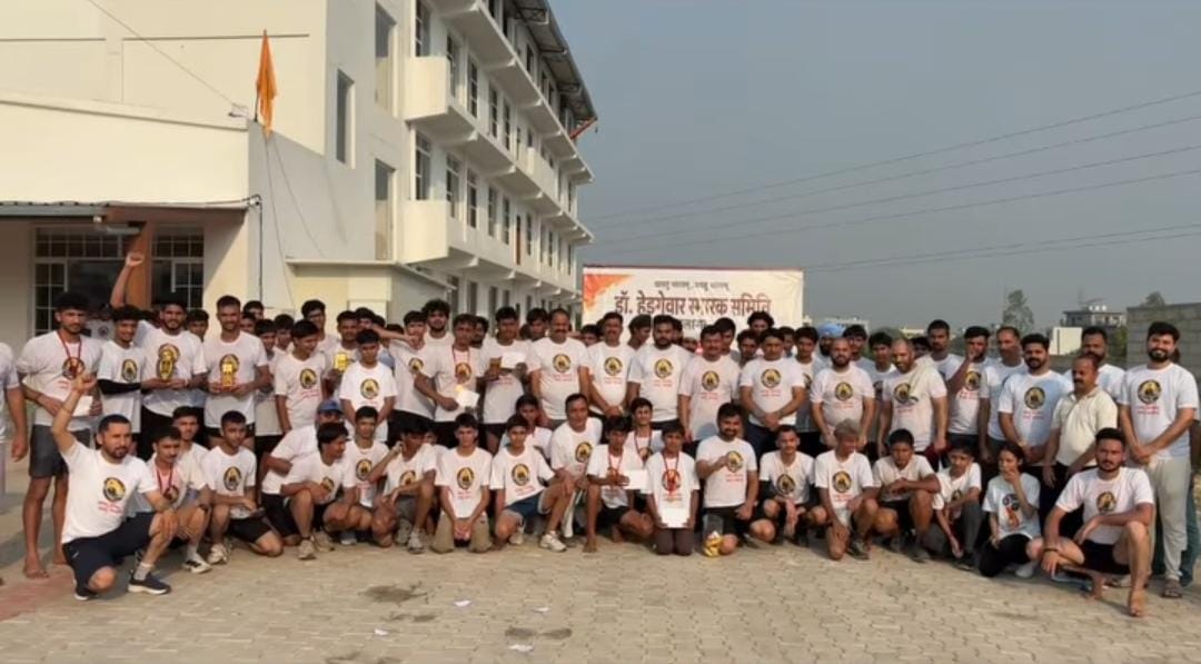 103 youths ran in the city youth marathon, conveying a message of healthy living.