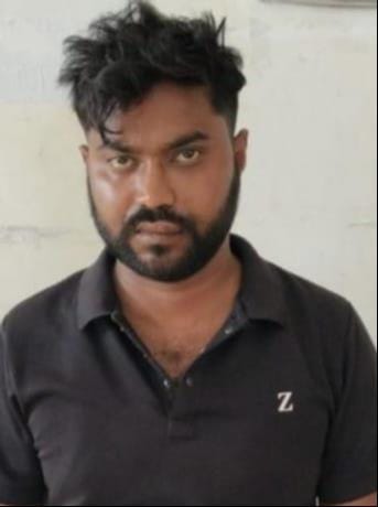 Three cattle smugglers arrested in police encounter; one shot in the leg.