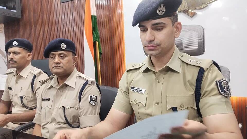 Bihar news Major fraud exposed in Radio Operator recruitment exam in Khagaria, 15 people arrested.