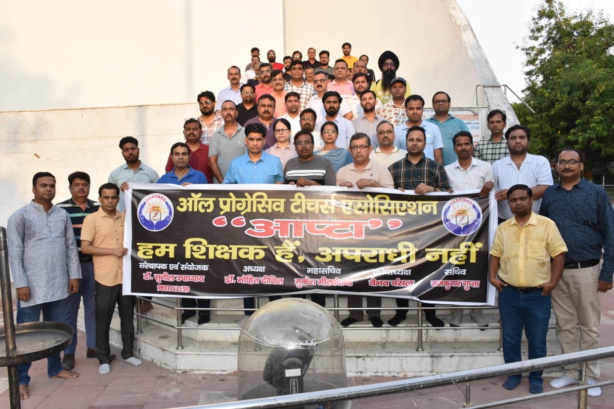 APTA's symbolic protest against the harassment of coaching center operators.