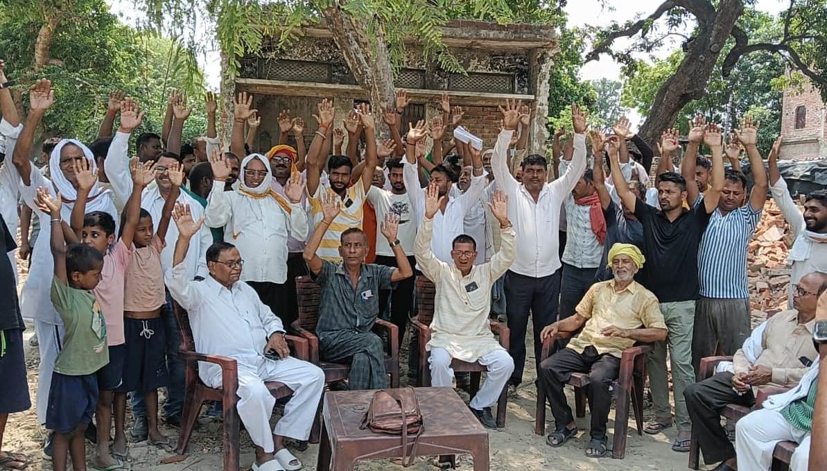 Protest alleging illegal plotting on Ramlila land.