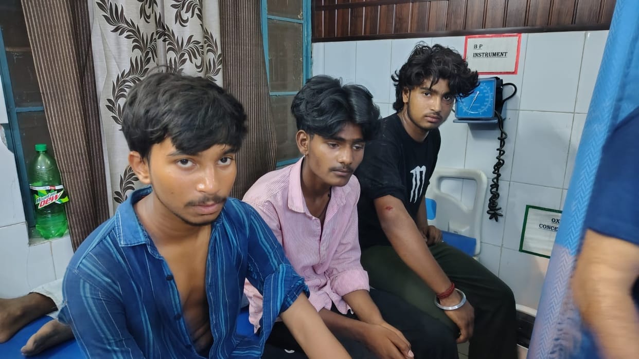 Clash between two groups over filling water bottles from a dispenser; 10 injured