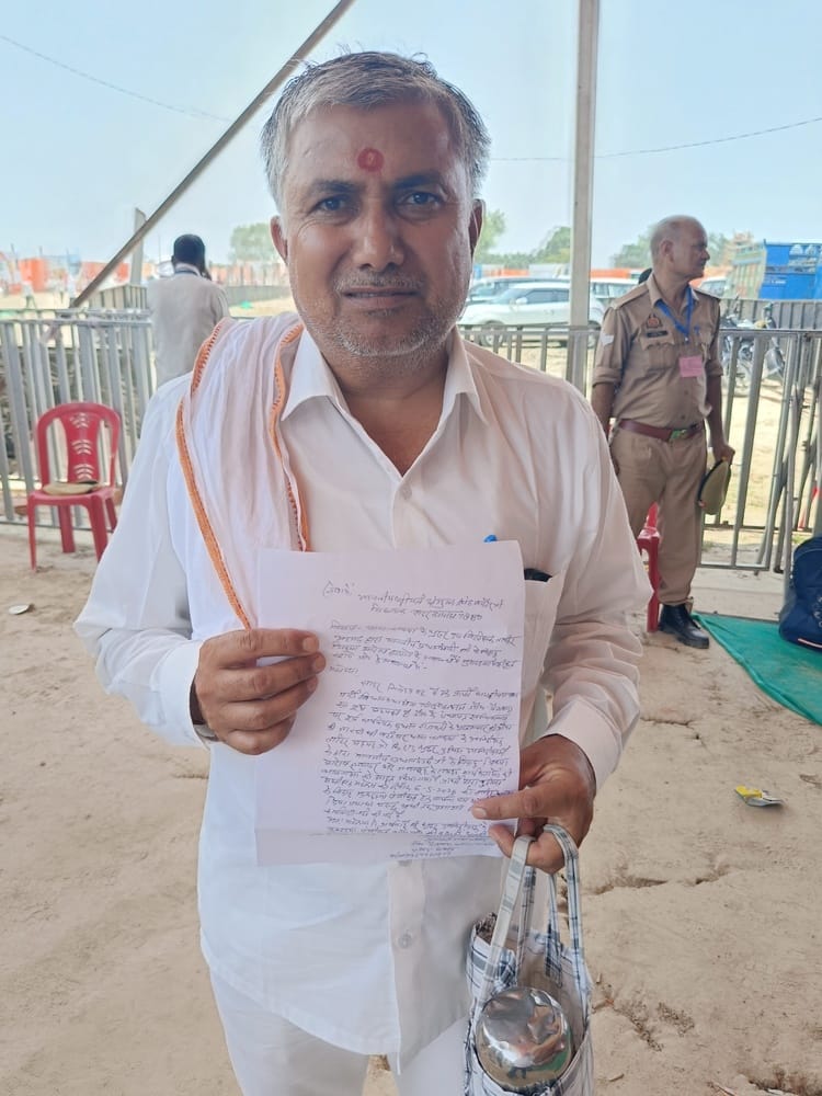 Complainants were stopped before they could reach the stage
