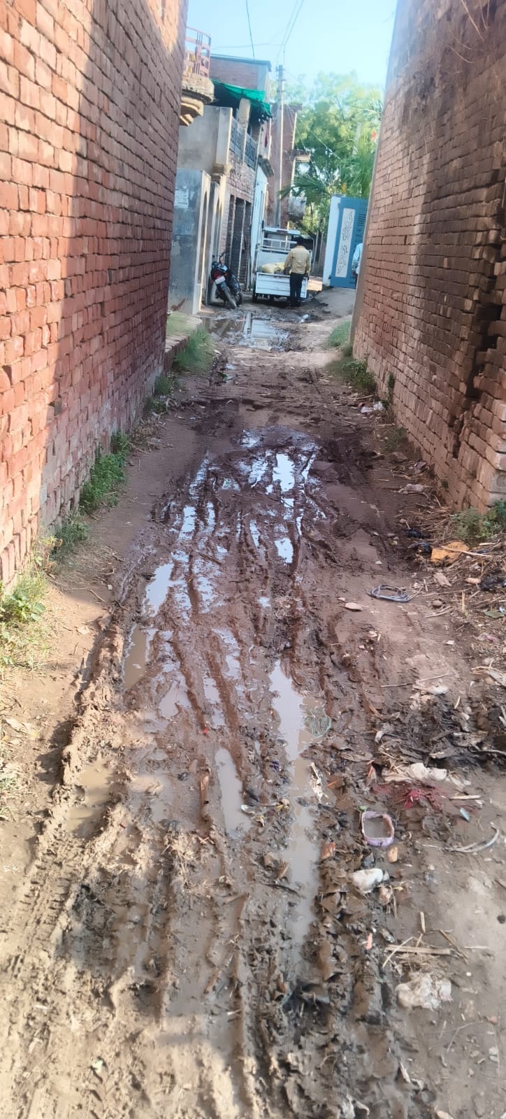 Sanitation work stalled in Bechu Ka Pura; villagers troubled by mud on the roads