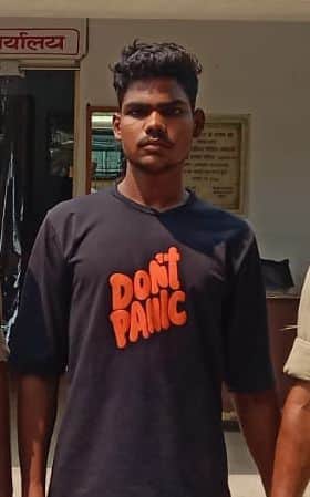 तिलहर पुलिस की गिरफ्त में आरोपी। स्रोत: पुलिस