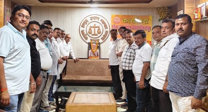 दानवीर भामाशाह की जयंती मनाते व्यापारी। स्रोत संगठन