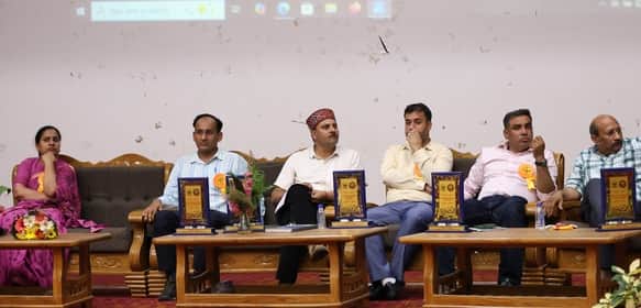धर्मशाला कॉलेज में एचजीसीटीए की बैठक में उपस्थित पदाधिकारी। -अमर उजाला