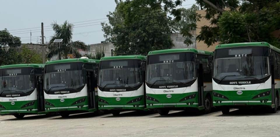 Five electric buses have arrived in Una; they will soon be running on the roads.