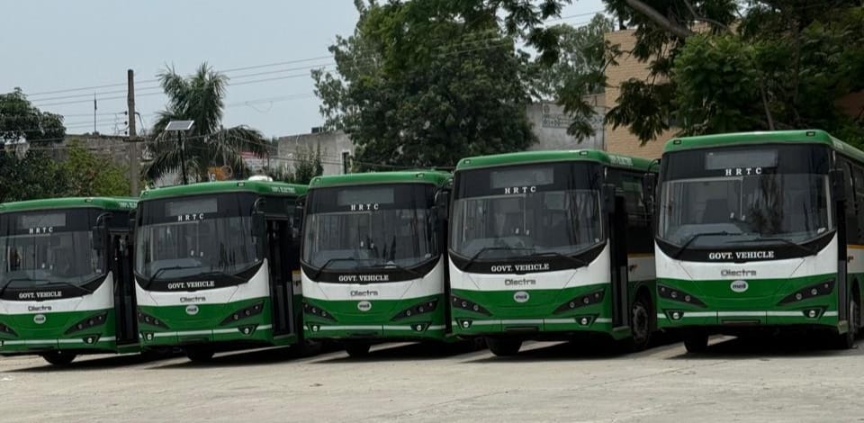 Five electric buses have arrived in Una; they will soon be running on the roads.