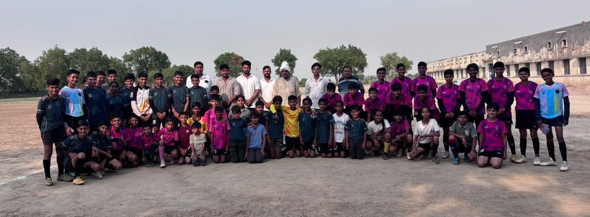 Jind News: फ्रेंडली मैच के जरिए महिला फुटबॉल खिलाड़ियों ने उठाई मैदान सुधार की मांग
