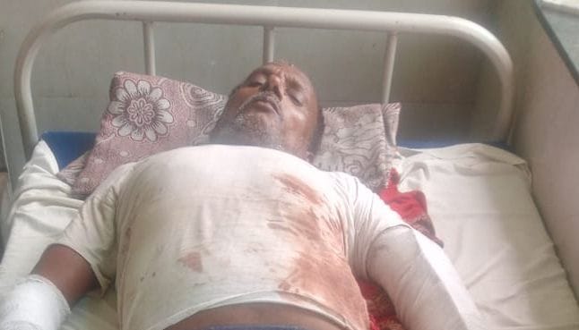 Miscreants on a pickup truck robbed a farmer of Rs 5,000